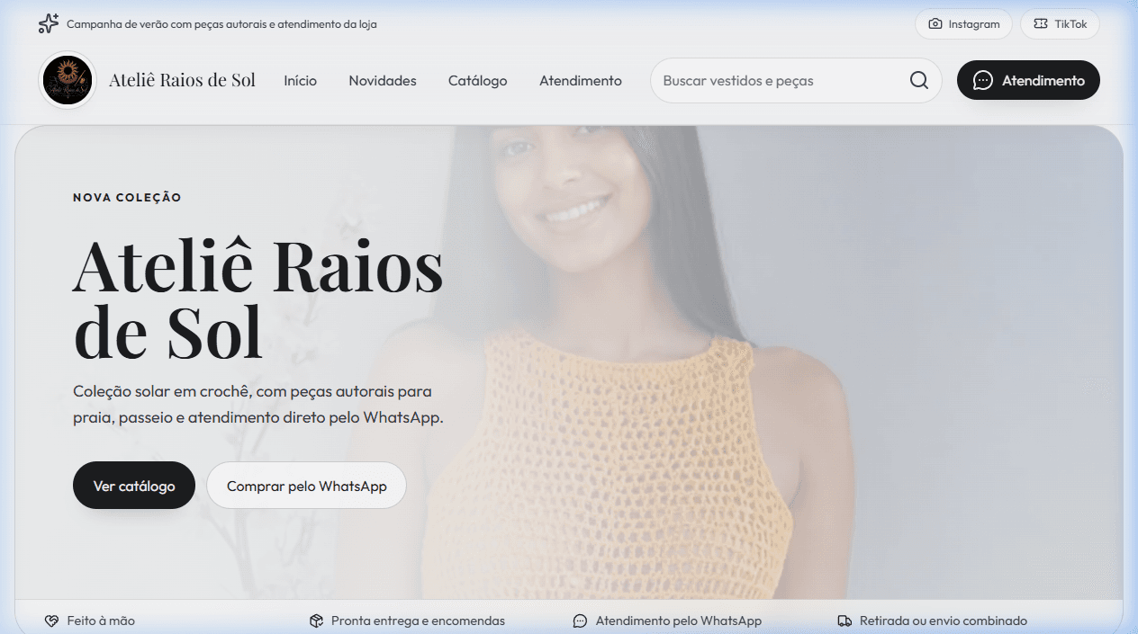 Hero do site Ateliê Raios de Sol com identidade visual sofisticada e catálogo de peças em crochê